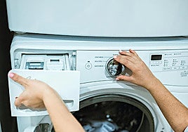 Adiós a la secadora: el botón de la lavadora que te ahorrará tender y nadie conoce