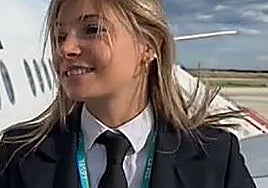 Una piloto de avión desvela por qué tiene que ir a trabajar con uniforme: «Es imprescindible...»