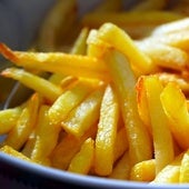 El truco de los restaurantes para lograr patatas fritas crujientes: usa vinagre