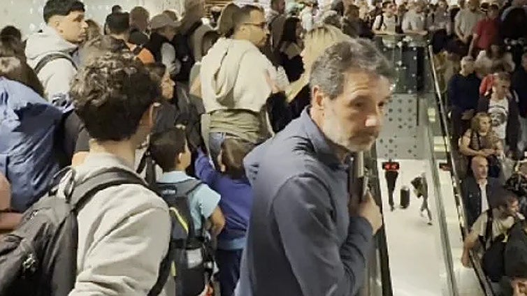 Viaja a Marruecos y lo que se encuentra al llegar al control de pasaportes del aeropuerto sorprende: «Las próximas cuatro horas...»