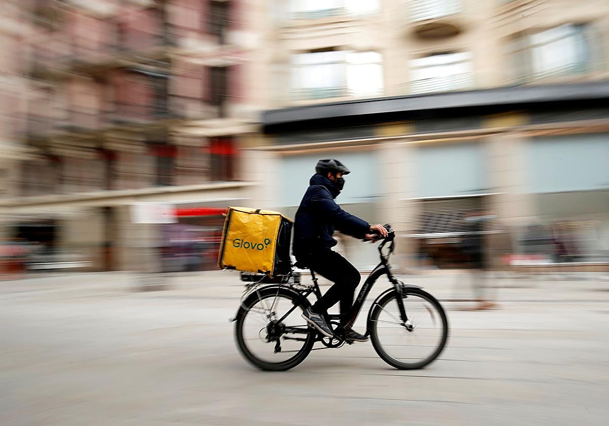 Preguntan a los trabajadores de Glovo qué piensan de su situación laboral