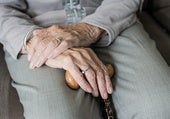 Un reconocido oncólogo de 96 años comparte su secreto para tener una vida longeva: «Nunca digo que no al postre»