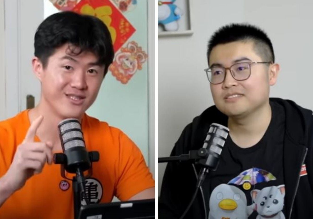 Los dos jóvenes, durante la grabación del podcast