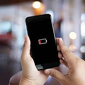 El truco para cargar el móvil en medio de un apagón si no hay electricidad