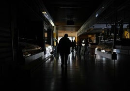 Un abogado explica si te pueden descontar del sueldo las horas no trabajadas por el apagón: «Si el problema es tuyo...»