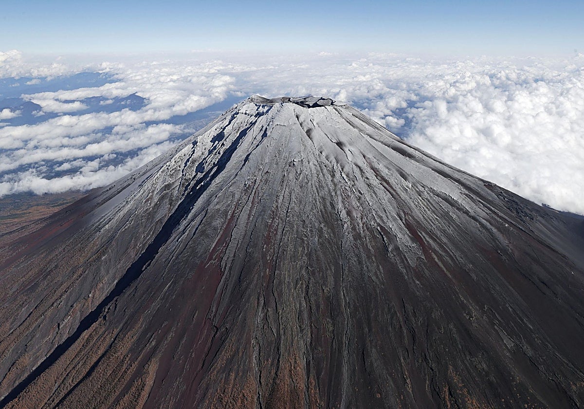 Un estudiante chino es rescatado dos veces en cuatro días tras intentar escalar el monte Fuji