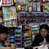 Un chino que vive en España explica quiénes son los culpables del cierre de tantos bazares en nuestro país