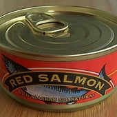 Abren una lata de salmón caducada 50 años después y se quedan sin palabras con lo que se encuentran
