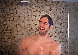 Un médico deja de bañarse durante ocho años y llega a esta conclusión: «Cuando aplicamos productos de higiene en nuestro cuerpo...»