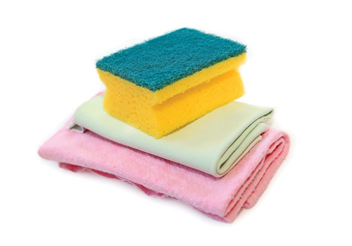 Una experta en limpieza explica el significado de los colores de los estropajos de Mercadona