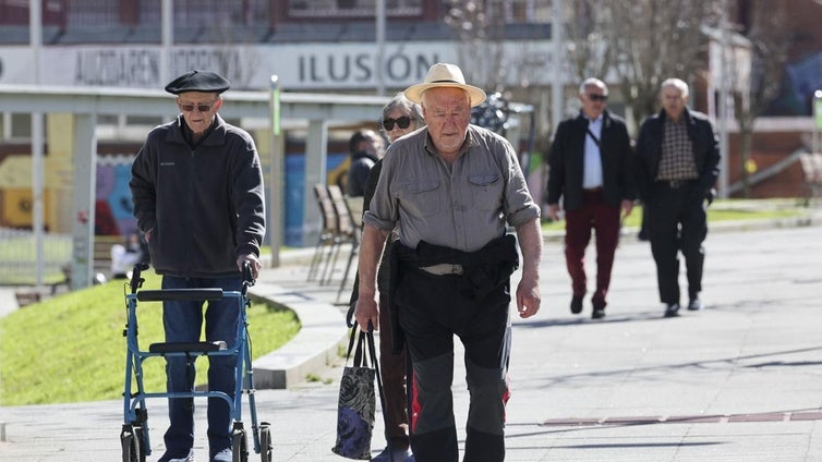 Un profesor universitario aboga por dejar de pagar las pensiones a los jubilados: «Son la generación más rica de la historia»