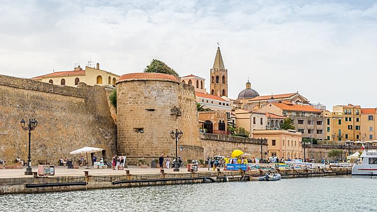 Muralla y puerto de Alguer