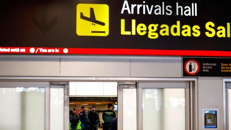 Carlos Herrera denuncia el «secuestro» que ha sufrido en el aeropuerto de Barajas: «Pensé en llamar a la Guardia Civil»
