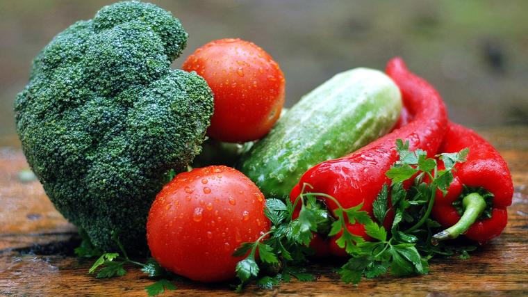 La dieta del arcoíris, recomendada por Pablo Ojeda, consiste en «incluir diariamente frutas y verduras de todos los colores»