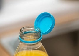 Mercadona aclara por qué los tapones están unidos a las botellas que se venden en sus supermercados