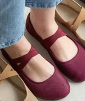 Imagen secundaria 2 - Las crocs, las chanclas y las sneakinas pueden acarrear problemas de salud podal a la larga