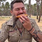 Un español prueba la ración de comida del ejército de Estados Unidos y opina sobre su sabor