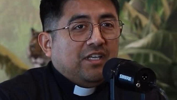 Un cura ve 'Cónclave' y opina sin tapujos sobre la película de la elección de un Papa de Edward Berger: «Se han informado, pero...»