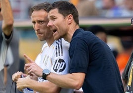 Manolo Lama, sorprendido por lo que hizo Xabi Alonso en su debut como entrenador del Real Madrid: «Algo oscuro tiene que haber...»