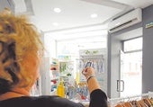 El error que mucha gente comete en España al usar el aire acondicionado y hace que aumente la factura de la luz: «Consume más energía»