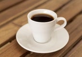 Una odontóloga explica lo que debes hacer para que el café no te manche los dientes: «Una vez que lo termines...»