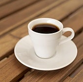 Una odontóloga explica lo que debes hacer para que el café no te manche los dientes