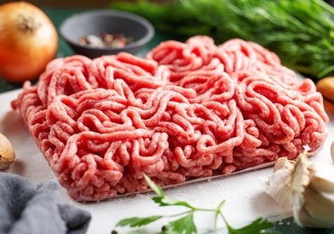 Un carnicero explica por qué no hay que comprar carne picada del supermercado: «Lo demás es todo basura»