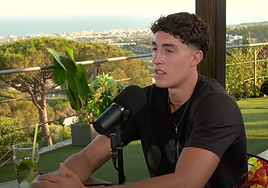 Plex se pronuncia sin pelos en la lengua sobre el turismo de masas: «Van porque toca»