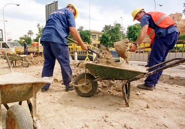 Un albañil español, claro con los sueldos que tienen ahora en nuestro país en comparación con hace años