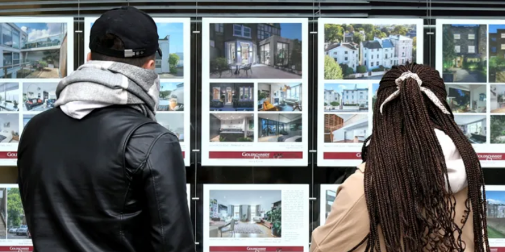 Un español cuenta cómo funciona el mercado de la vivienda en Reino Unido: «Tienes que buscar un abogado...»