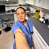 Una española explica cómo es trabajar como enfermera en este país y sus diferencias con España