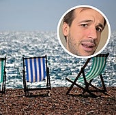 Un abogado laborista explica qué pasa si vas a la playa estando de baja médica en el trabajo: «Si tu jefe te pilla...»