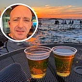 Un camarero de un chiringuito de Ibiza, contundente con la práctica de algunos clientes