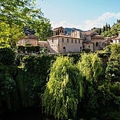 Los vecinos de un pueblo de 250 habitantes, hartos de lidiar con el turismo masivo