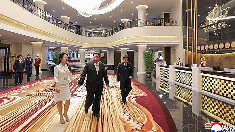 Así es el lobby de unos de los hoteles de Wonsan-Kalma en Corea del Norte