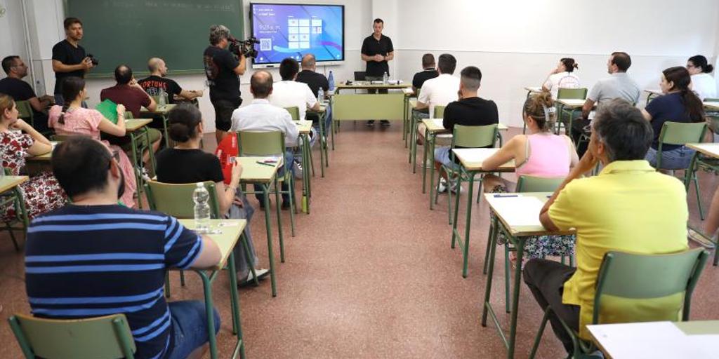 La oposición más fácil de aprobar en España en 2025 con sueldo de hasta 1.700 euros: así son las pruebas de acceso y los requisitos