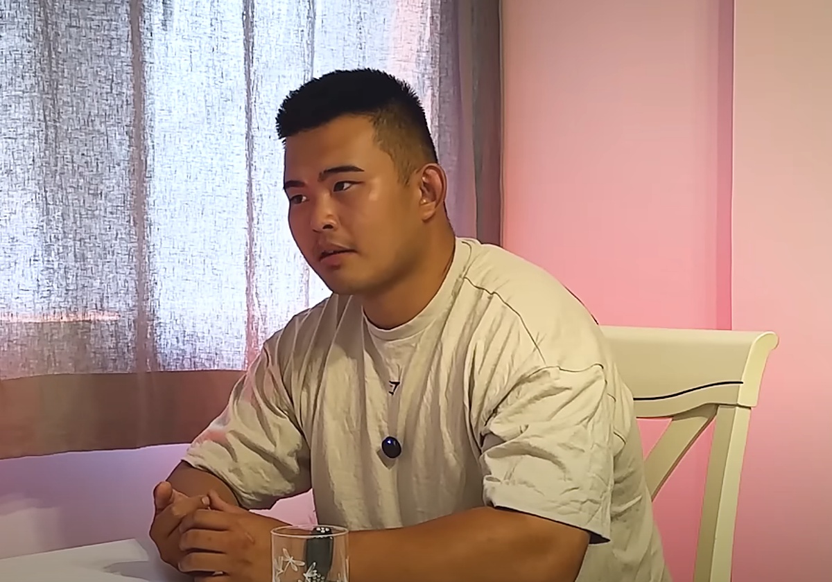 Preguntan a un joven quién trabaja más, si los españoles o los chinos, y no duda en su respuesta: «Para tomarse una cerveza...»