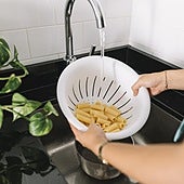 Una ingeniera de alimentos explica si es seguro usar el agua del grifo para cocinar nuestros platos: «La respuesta es...»