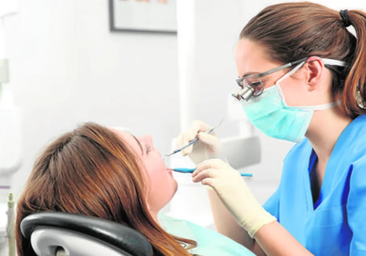 Una ortodoncista explica por qué los dientes se vuelven amarillos