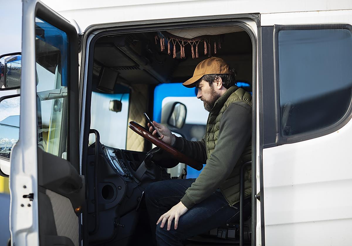 Una camionera española, molesta con los estereotipos que hay en su profesión