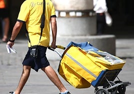 Un funcionario de Correos, contundente sobre el absentismo laboral en el sector público en España: «Sé de gente que dos o tres veces al día...»