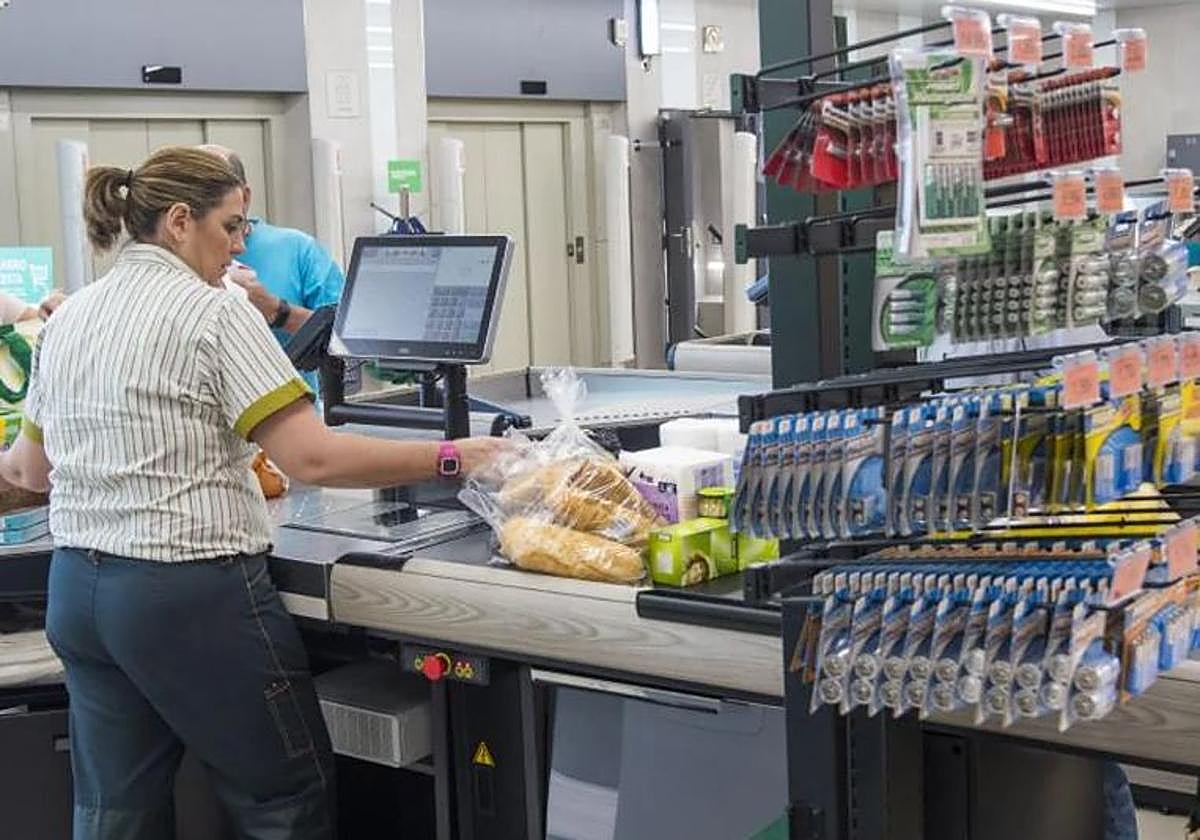 Mercadona indica el límite de monedas que puedes usar para pagar la compra en sus supermercados: «Pueden ser de igual o diferente valor»