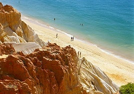 El nuevo destino de sol de los británicos que perjudica a nuestro país: «Básicamente, en España trabajas para sobrevivir»