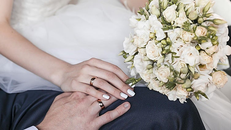 Juan Carlos Arias, sacerdote: «Cuando te casas, te comprometes a vivir para alguien y no con alguien, esa es la gran diferencia»