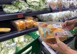 Gonzalo Bernardos responde a lo que dicen muchos españoles al hacer la compra en el supermercado: «Tienen razón»