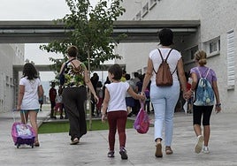 Una peruana que vive en España explica cómo es el nivel educativo de los colegios de nuestro país: «Para mis hijos fue muy fácil»