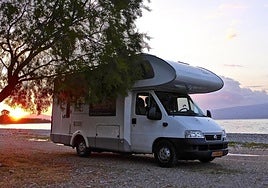 Vive en una autocaravana en España y explica cuánto dinero gasta al mes al no alquilar un piso: «Entre el gas, la gasolina, la luz y el agua...»