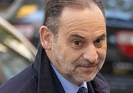 Carlos Herrera señala cómo se encuentra el gobierno de Pedro Sánchez tras el ingreso en prisión de Ábalos: «En un sin vivir a la espera de la próxima bomba»