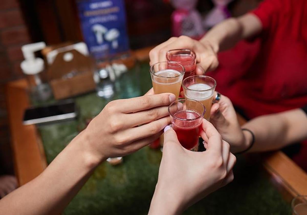 Así afecta el consumo de alcohol al cerebro y al cuerpo: las conclusiones de diversos estudios