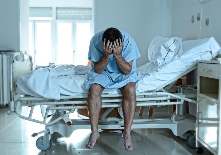 El hombre al que le acortaron el pene por error acude a otro hospital para recuperar sus centímetros